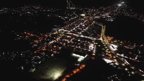 La-Perspectiva-Aérea-Captura-Huatulco,-Oaxaca-Por-La-Noche-Durante-La-Primavera.