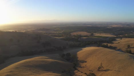 Vista-Aérea-De-Drones-Al-Atardecer-Del-Mirador-De-Steingarten-En-El-Sur-De-Australia