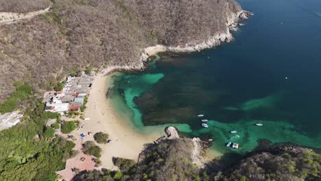 Erhöhte-Ansicht-Zeigt-Korallenriffe-Am-Playa-La-Entrega,-Huatulco,-Oaxaca,-Mexiko