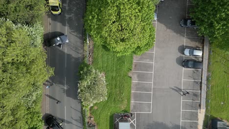 Redaktionelle-Luftaufnahmen-Von-Einem-Verkehrsunfall-Zwischen-Fahrern-Im-Vereinigten-Königreich