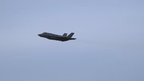 Sobrevuelo-De-La-Pista-Del-Avión-De-Combate-Lockheed-Martin-F35-Lightning-II