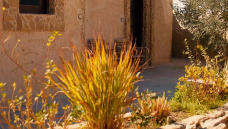 Casa-Y-Jardín-Con-Plantas-Verdes-En-El-Oasis-De-Siwa-Depresión-De-Qattara-Y-El-Gran-Mar-De-Arena-En-El-Desierto-Occidental