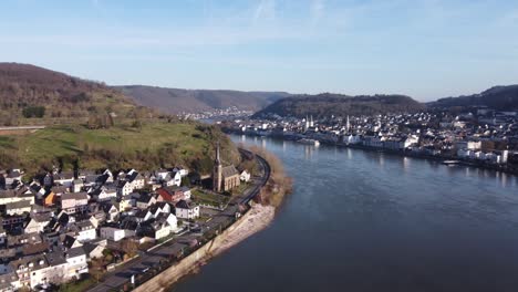 German-Medieval-Villages-and-Towns-along-Middle-Rhine-Valley,-Drone-Dolly