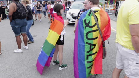 Regenbogenfahnen-Wurden-Beim-Jährlichen-Midmo-Pridefest-Gezeigt