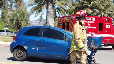 Firefighters-Cut-Vehicles-with-Jaws