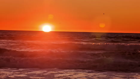 Puesta-De-Sol-Amanecer-Naturaleza-Maravillosa-Cielo-Naranja-Brillante-Sol-Sobre-El-Agua-Del-Mar-Del-Océano