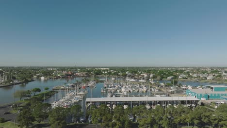 Eine-Luftaufnahme-Der-Seabrook-Marina-Unter-Klarem-Blauen-Himmel-In-Seabrook,-Texas