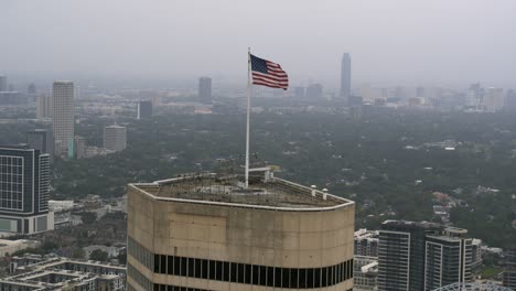 Establishing-shot-of-Skyscraper-in-Houston,-Texas