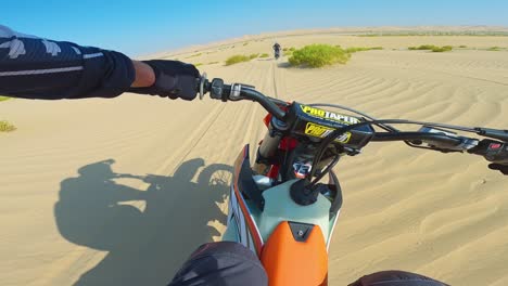 Desert-backdrop,-extra-challenge-and-adventure-to-sport-of-motocross