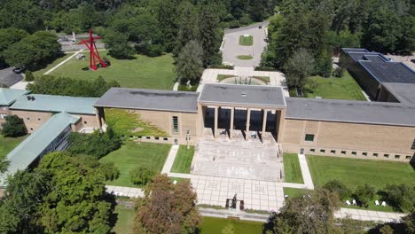 Exterior-Del-Edificio-Del-Museo-De-Arte-Cranbrook-En-Bloomfield-Hills,-Michigan,-Estados-Unidos,-Vista-Aérea