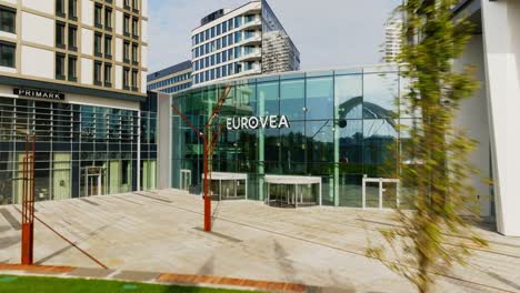 New-Eurovea-gallery-shopping-mall-front-reveal-behind-trees