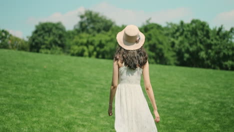 Tracking-Camera-Of-Beautiful-Young-Model-Woman-Girl-Wearing-A-Cute-White-Dress-Training-Runs-In-The-Green-Park,-Slow-Motion