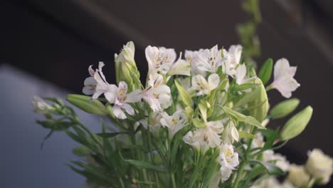 Blumenstrauß-Astromelien-Peruanische-Lilie-Hochzeitsdekoration-Blumenschmuck