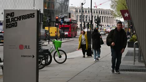 Blackfriars-Road-Von-JLL,-London,-Großbritannien