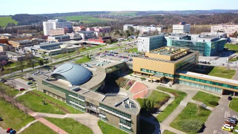 Neues-Fakultäts--Und-Hörsaalgebäude-Der-VSB-Technischen-Universität-Ostrava-In-Der-Tschechischen-Republik