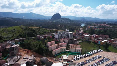 Aerial-View-of-Guatape-Town-Buildings-and-El-Penon-Rock-Landmark,-Colombia