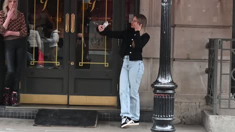 Taking-a-selfie-within-Covent-Garden,-London,-United-Kingdom