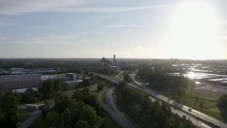 Morgensonnenaufgang-In-Einer-Kleinen-Stadt-In-Schweden