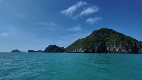 Beautiful-capture-of-a-green-mountain-island-from-a-boat-in-Mu-Ko-Ang-Thong-National-Marine-Park,-Thailand