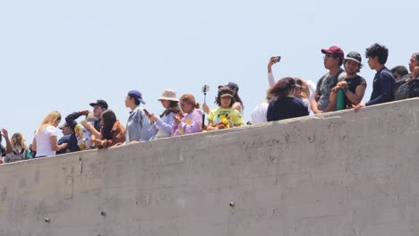 Muchas-Personas-Observando-El-Eclipse-Solar-En-Ciudad-Universitaria-Abril-2024