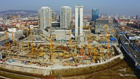 Sitio-De-Construcción-Del-Centro-Comercial-Eurovea-Gallery-En-El-Terraplén-Del-Danubio---Vista-Aérea-De-Drones