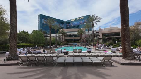 Toma-De-Aproximación-De-La-Piscina-Principal-Del-Mgm-Grand-De-Las-Vegas