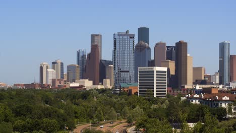 Establishing-shot-of-clear-blue-sky-and-downtown-Houston,-Texas