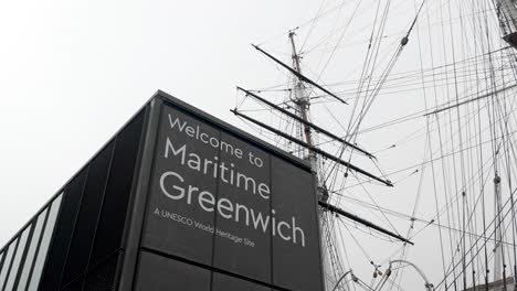 Die-Beobachtung-Der-Einfahrt-Von-London-In-Greenwich,-Einschließlich-Des-Schifffahrtsmuseums-Und-Der-Cutty-Sark,-Verkörpert-Das-Konzept-Des-Reisens-Und-Der-Erkundung