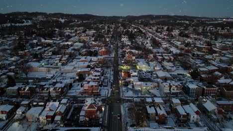 Snowflakes-flurries-over-American-Town-during-winter-time-in-USA