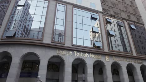 Entrada-Al-Hotel-Dallah-Taibah