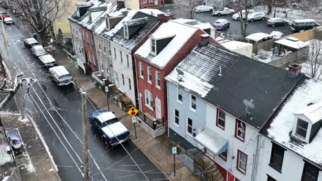 Snow-falling-on-row-houses-in-American-city