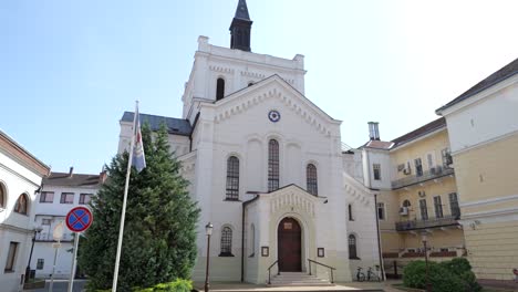 Weite-Ansicht-Der-Vorderseite-Des-Reformierten-Lutherischen-Kirchengebäudes