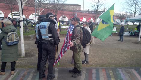 An-American-talking-to-police-at-a-Pro-Palestine-protest-in-Glasgow