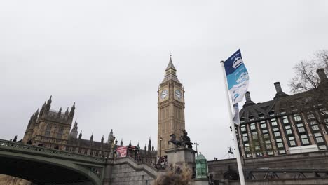 Big-Ben-Y-El-Puente-De-Westminster-En-Londres,-Inglaterra