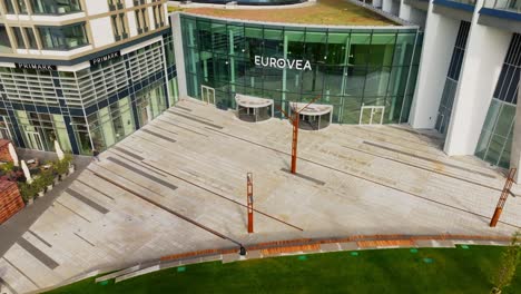 New-Eurovea-gallery-shopping-mall-front-store-reveal-behind-the-Viktor-Frešo's-New-Octahedral-Body-sculpture
