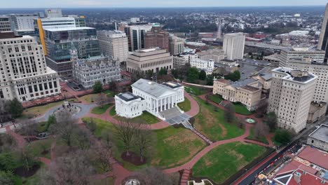 Edificio-Del-Capitolio-Del-Estado-De-Virginia-En-Invierno-En-El-Centro-De-Richmond,-Va