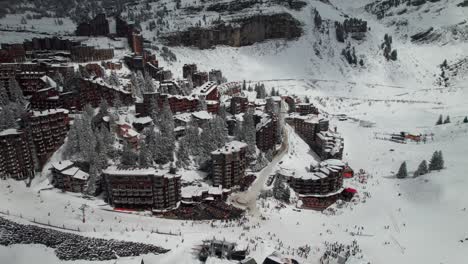 Skigebiet-Avoriaz-1800-Im-Winter,-4k-Drohnenaufnahme