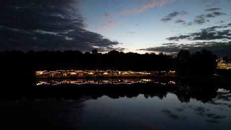 Bar-Del-Lago-Iluminado-En-El-Crepúsculo-Katowice