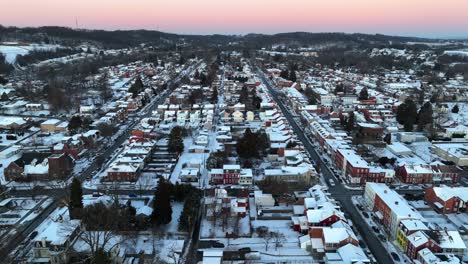 Hermosa-Escena-Invernal-De-La-Ciudad-Americana-Después-Del-Atardecer