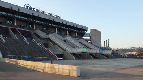 Milán,-Italia---3-De-Marzo-De-2022---Vista-Externa-Del-Foro-Arena-Mediolanum-En-Assago-Milán