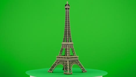 Metallmodellfigur-Des-Eiffelturms-In-Paris-Auf-Grünem-Hintergrund,-Chroma-Key-Hintergrundersatz,-Hintergrundobjekt-In-Einer-Drehscheibe,-3D-Drehschleife