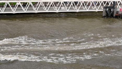 Waren-Sie-Schon-Einmal-Auf-Der-Thames-Rib-Experience,-London,-Großbritannien