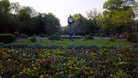 Cismigiu-gardens-at-sunset-during-sprin,-Bucharest-Romania