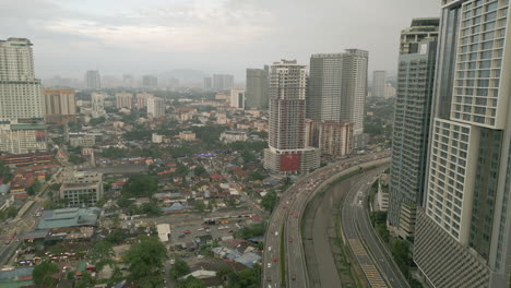 Apartamentos-De-Gran-Altura-En-El-Oeste-De-Kuala-Lumpur,-Cerca-De-La-Autopista