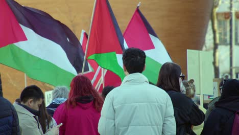 La-Gente-Se-Reúne-Para-Manifestarse-En-Helsinki-En-Apoyo-De-Palestina.