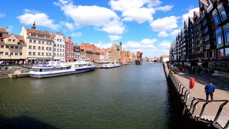 Gdansk-City-At-The-Mouth-Of-Motlawa-River-In-Martwa-Wisla,-Northern-Poland