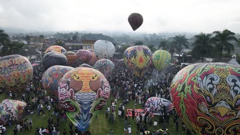 Festival-De-Globos-Aerostáticos,-Vista-Aérea,-Wonosobo
