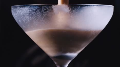 Espresso-Martini-Zeitlupe-Gießen-Nr.-1