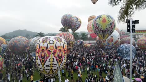 Luftaufnahme,-Heißluftballonfestival-Im-Twin-Village,-Wonosobo