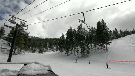 Concurrida-Estación-De-Esquí-En-El-Lago-Tahoe